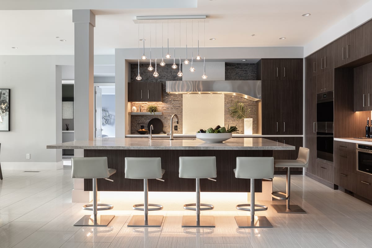 Modern-Kitchen-with-floating-island