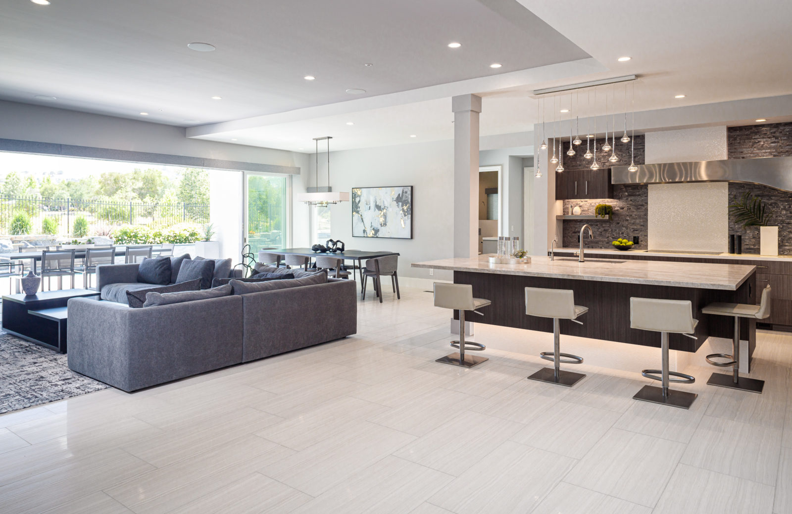 Open plan kitchen, la cantina doors