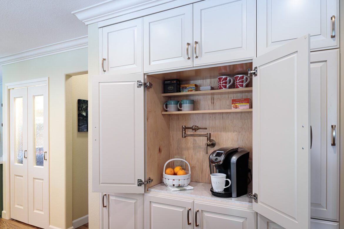 pantry with tea station, water and electricity