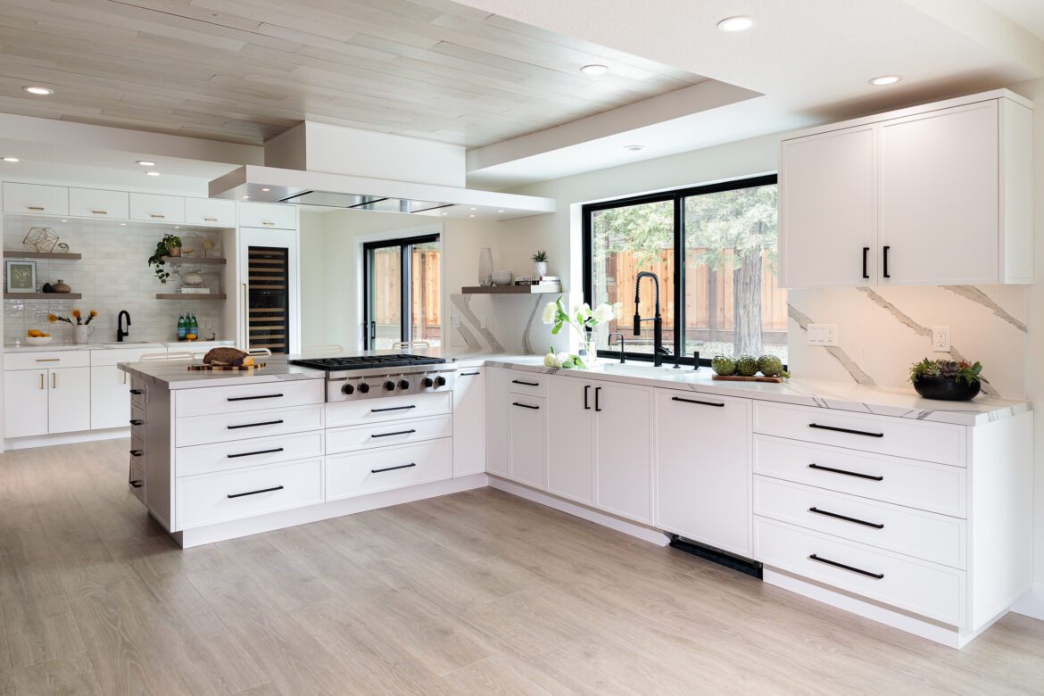 white peninsula with light LVP floors, ceiling mounted hood