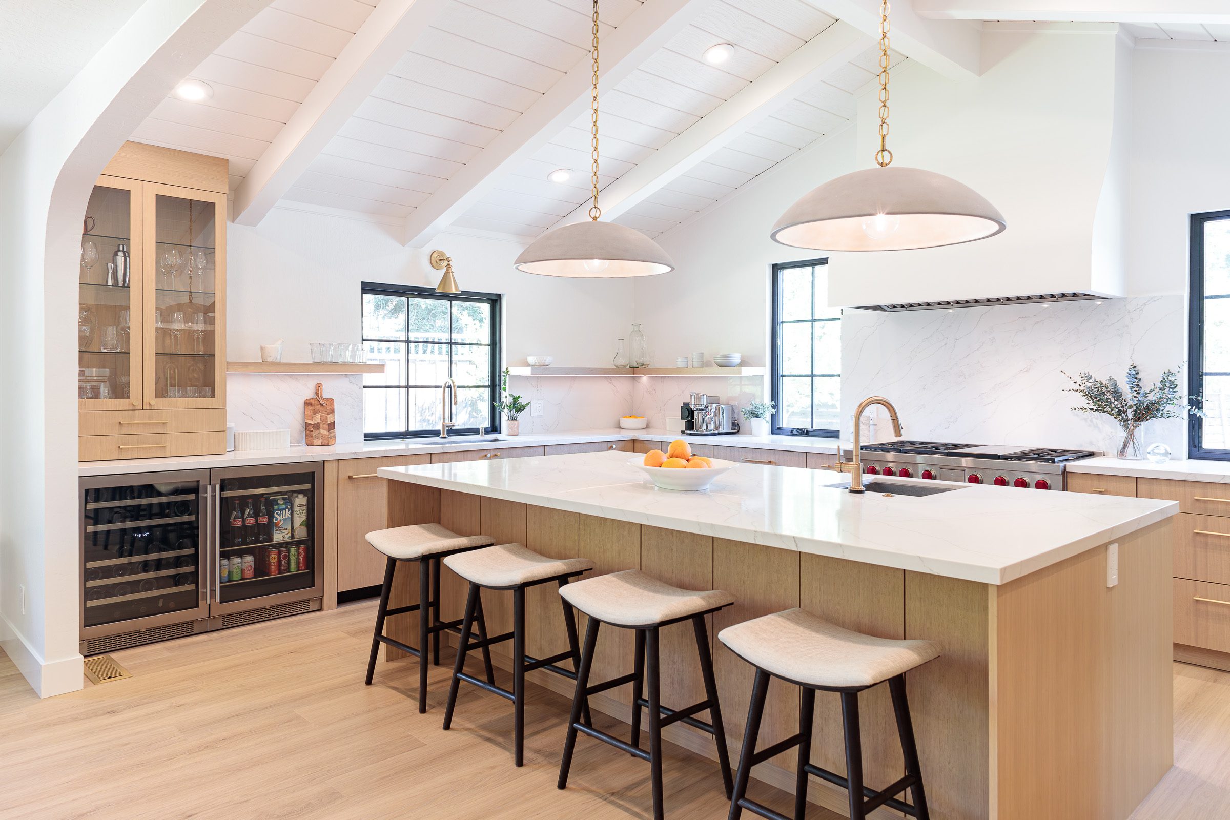 large island with seating for 4, pendant lights